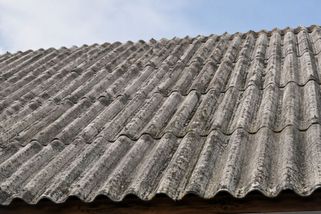 První obce začaly přijímat azbest a eternit k likvidaci zdarma